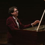 Lucas Debargue dans la grande salle Pierre Boulez de la Philharmonie de Paris &copy; Juliette Capus