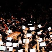 Klaus Mäkelä dirige l'Orchestre de Paris &copy; Charles d'Hérouville