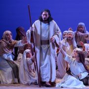 Alejandro Baliñas (Zaccaria) y el Coro Amics de l'Òpera de Sabadell &copy; A. Bofill | Orquestra Simfònica del Vallès