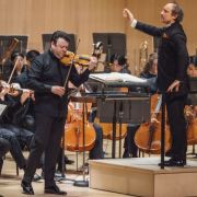 Vadim Gluzman, Otto Tausk and the Vancouver Symphony Orchestra &copy; Jae Yang