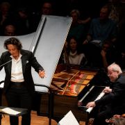 Nathalie Stutzmann et Emanuel Ax face à l'Orchestre de Paris &copy; Maxime Guthfreund