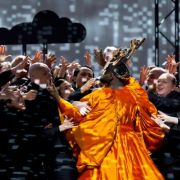 John Holiday (Akhnaten) and ensemble &copy; Monika Rittershaus