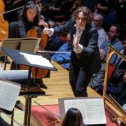 Nathalie Stutzmann conducts the Philadelphia Orchestra &copy; Jeff Fusco