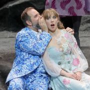 Étienne Dupuis (Don Giovanni) und Alma Neuhaus (Zerlina) &copy; Wiener Staatsoper | Michael Pöhn