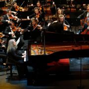 Martha Argerich, l'Orchestre National du Capitole de Toulouse et Renaud Capuçon &copy; Caroline Doutre / Festival de Pâques