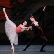 Emma Von Enck and Jules Mabie in George Balanchine's Scotch Symphony © Erin Baiano