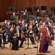 Andres Orozco-Estrada, Leila Josefowicz and the KBS Symphony Orchestra &copy; Bachtrack Ltd | Sangkwon Lee