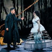 Tomohiro Takada (Onegin) und Pauliina Linnosaari (Tatjana) &copy; Felix Grünschloß