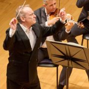 Jonathan Nott conducts the Orchestre de la Suisse Romande &copy; Lotte Concert Hall