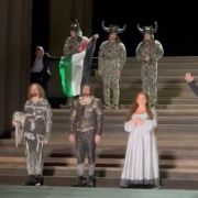 Oliver Mears attempts to remove Palestine flag during Il trovatore curtain call &copy; Noga Levy-Rapoport (on Twitter/X) | Make Freedom Ring