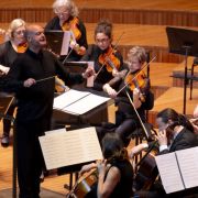 Stephen Layton conducts the Sydney Symphony Orchestra &copy; Craig Abercrombie