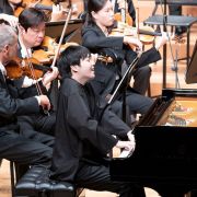 Mao Fujita and the KBS Symphony Orchestra &copy; Lee Sang-hoon, courtesy of the KBS Symphony Orchestra