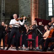 Julien Chauvin et le Concert de la Loge au Festival de La Chaise-Dieu &copy; Bertrand Pichène