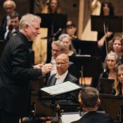 Karl-Heinz Steffans conducts the Norrköping Symphony Orchestra &copy; Fabian Schellhorn