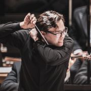 Tarmo Peltokoski dirige la Turangalîla-Symphonie à la Halle aux grains &copy; Romain Alcaraz