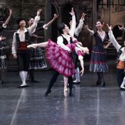 Shiori Kase as Kitri and Masaya Yamamoto as Basilio in Tetsuya Kumakawa's Don Quixote © K-Ballet Tokyo