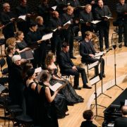 Thomas Hengelbrock conducts the Balthasar-Neumann Choir and Ensemble &copy; Carolin Windel