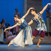 Cassandra Trenary (Callirhoe) and António Casalinho (Chaereas) © Wiener Staatsballett | Ashley Taylor