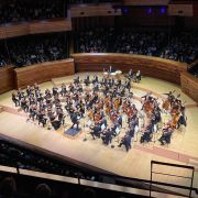 Cristian Măcelaru dirige l'Orchestre National de France &copy; DR / Radio France