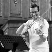 Vojtěch Jakl performs on vielle © Cezary Zych