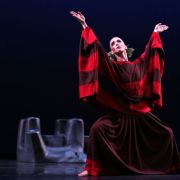 Anna Souder (Martha Graham Dance Company) dans Cave of the Heart &copy; Melissa Sherwood