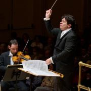 Cristian Măcelaru conducts the Orchestre National de France &copy; Stefan Cohen