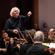 Sir Simon Rattle conducts the Bavarian Radio Symphony Orchestra &copy; BR | Astrid Ackermann