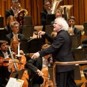 Sir Simon Rattle conducts the Bavarian Radio Symphony Orchestra &copy; BR | Astrid Ackermann