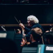 Simon Rattle dirige l'Orchestre symphonique de la radio bavaroise à la Philharmonie &copy; Ondine Bertrand / Cheeese