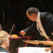 Tugan Sokhiev dirige les Münchner Philharmoniker à la Halle aux grains &copy; William Wartel