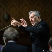 Thomas Adès conducts the Czech Philharmonic © Petra Hajská