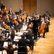 Kristiina Poska dirige l'Orchestre Français des Jeunes à Bozar &copy; Marion Rousseau