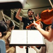 Martijn Dendievel in rehearsal with the Flanders Symphony Orchestra © Michiel Devijver