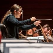 Dalia Stasevska conducts the Philadelphia Orchestra © Jessica Griffin