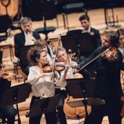 Lorenza Borrani, Timothy Ridout et l'Orchestre de Paris &copy; Denis Allard