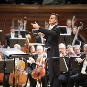Philippe Jordan dirige l'Orchestre National de France (ici à Radio France) &copy; Christophe Abramowitz / Radio France