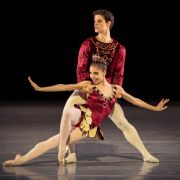 Margarita Fernandes and António Casalinho in Rubies © Wiener Staatsballett | Ashley Taylor