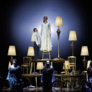 Silvia Tro Santafé (El aya) y Paula Murrihy (Ariadna); abajo, las cinco mujeres de Barbazul &copy; Javier del Real | Teatro Real