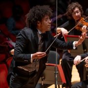 Rafael Payare conducts the Philadelphia Orchestra &copy; Jeff Fusco