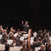 Michele Spotti dirige l'Orchestre National du Capitole de Toulouse à la Halle aux grains &copy; Romain Alcaraz