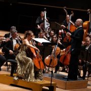 Sol Gabetta et l'Orchestre de Paris sous la direction de Paavo Järvi &copy; Cordula Treml
