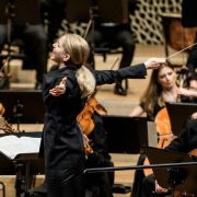 Karina Canellakis conducts the London Philharmonic Orchestra at the Elbphilharmonie &copy; Sebastian Madej
