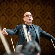 Emmanuel Villaume conducts the Prague Philharmonia © Ivan Malý