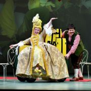 Eden Shifroni (Serpetta), Eva Pearson Maxwell (Arminda) and Edvard Adde (Don Anchise) © Chris Christodoulou
