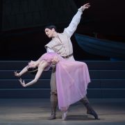 Anna Tsygankova and Giorgi Potskhishvili in Dutch National Ballet's La Bayadère &copy; Altin Kaftira
