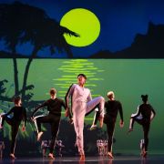 Mark Morris Dance Group in Moon &copy; Julieta Cervantes