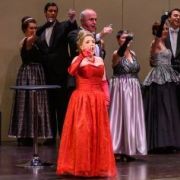 Escena del brindis de La traviata &copy; A. Bofill | Fundació Òpera a Catalunya