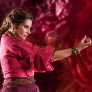 Begoña Gómez (Laura) y Sabina Puértolas (Rosita) &copy; Elena del Real | Teatro de la Zarzuela