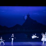 Les Ballets Trockadero de Monte Carlo in Swan Lake &copy; Vito Lorusso
