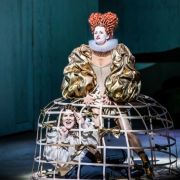 Ema Nikolovska (Orlando) and Karolina Gumos (Queen) &copy; Jan Windszus Photography